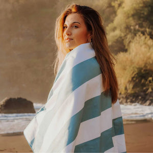Rychleschnoucí ručník - SoftFibre Recycled, Aqua Stripe (150 × 90 cm)