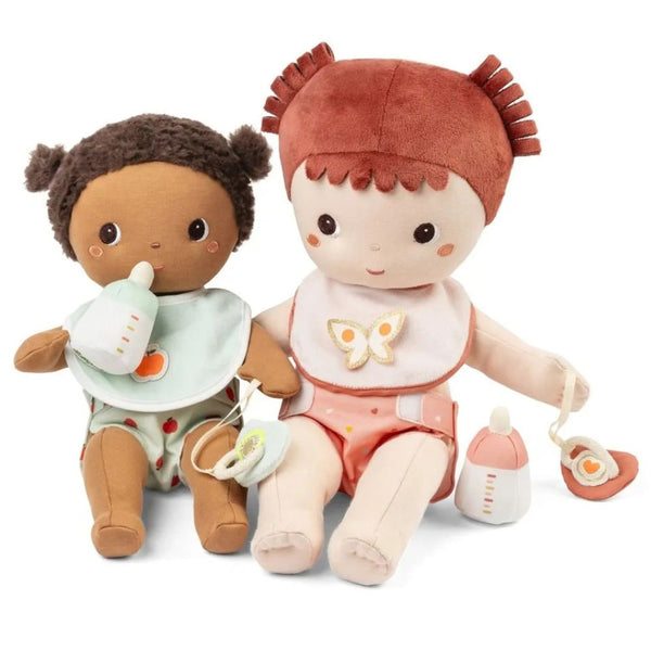 Zwei Lilliputiens-Puppen mit rosa Lätzchen und Fläschchen