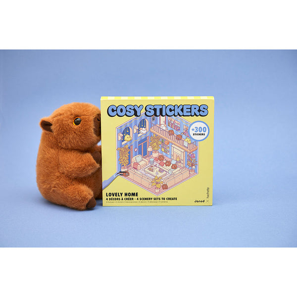 Cosy Stickers Lovely Home Verpackung neben einem Plüschtier