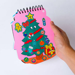 Weihnachtsbaum mit Stickern im Stickerheft Christmas von OMY