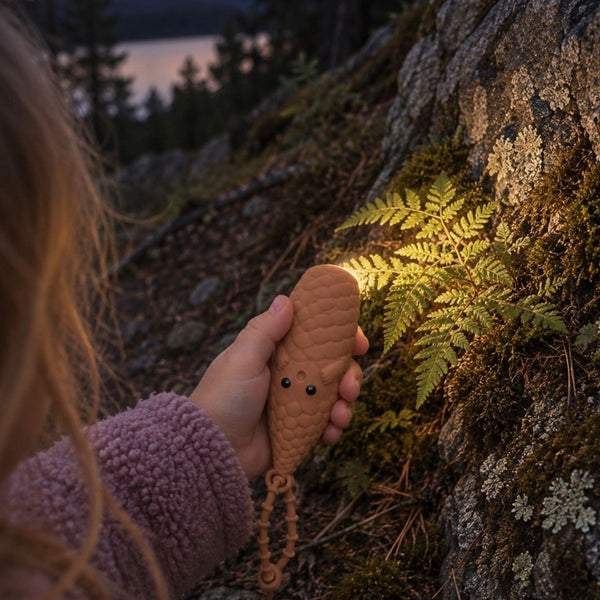 Rabbit & Friends Mini-Taschenlampe Forest Tannenzapfen Coni - Produktfoto 6