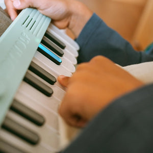 Výukové piano se svítícími klávesami - Kidypiano, zelené (od 6 let)