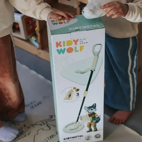 Detektor kovů s dosahem až 15 cm, LED indikátory a akustickými signály
