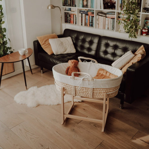 Houpací stojan pro Mojžíšův koš – Rockingbaby přírodní dřevo