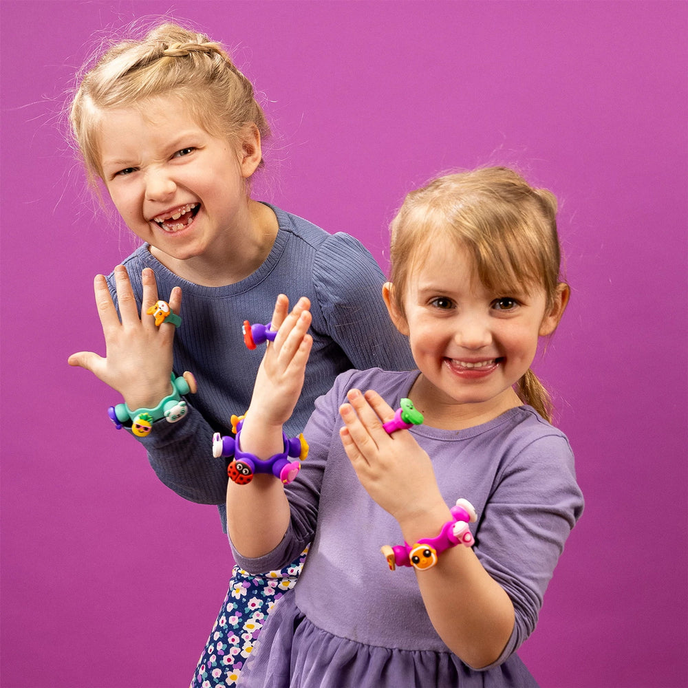 Schmuckset Plip Charms – Türkis von Fat Brain Toys mit Armband und bunten Charms