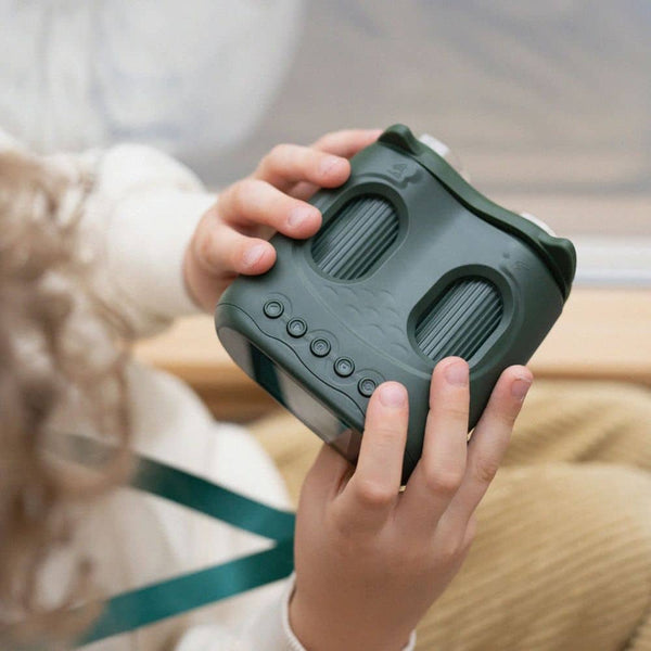Digitalmikroskop KidLupe in grün, ideal für Kinder zum Entdecken der Mikrowelt.