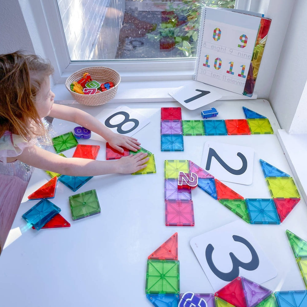Magnetbausteine Kinder im 110-teiligen Magna-Tiles Metropolis Set für kreatives Spielen