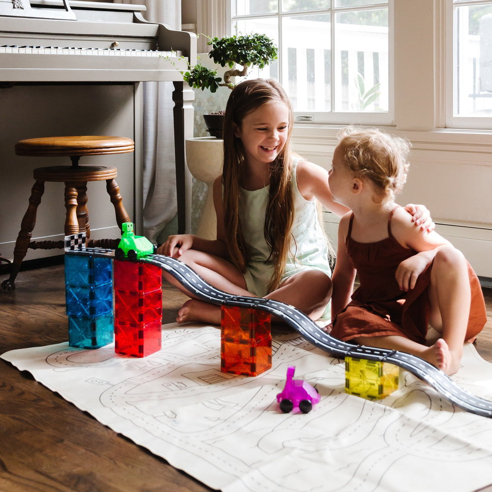 MAGNA-TILES Magnetbausteine Kinder Set mit 40 Teilen, inklusive Rennstrecke und Fahrzeugen