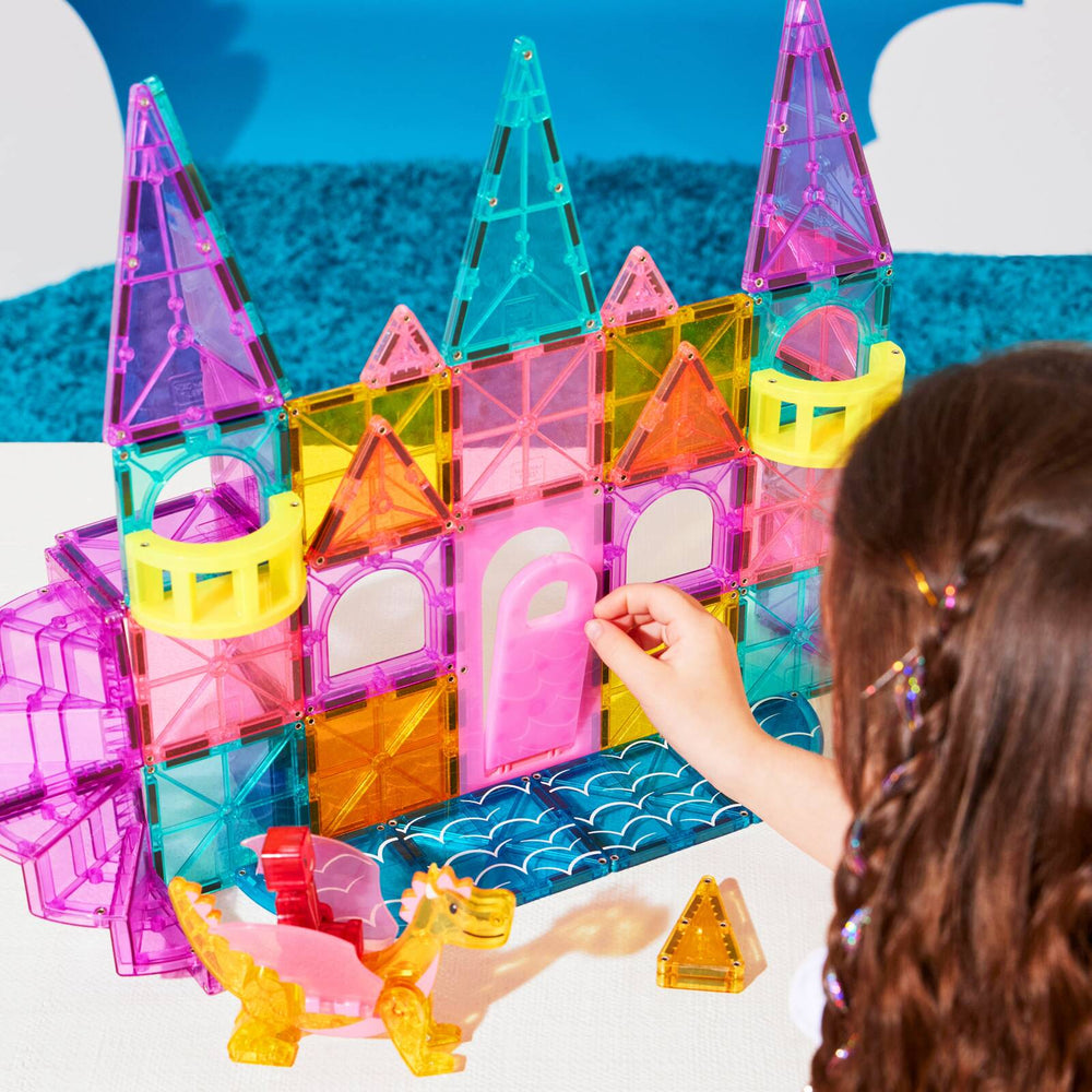 Magnetbausteine Schloss Set von MAGNA-TILES mit bunten Türmen und einer spielenden Drachenfigur