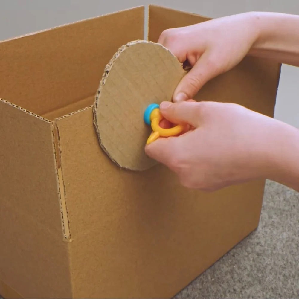 Schraubensatz für DIY-Konstruktionen – SCRU COMBO 160 Teile von Makedo in brauner Verpackung