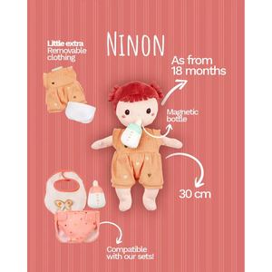 Měkká panenka miminko Ninon s oblečkem a lahvičkou, 30 cm (od 18 měsíců)