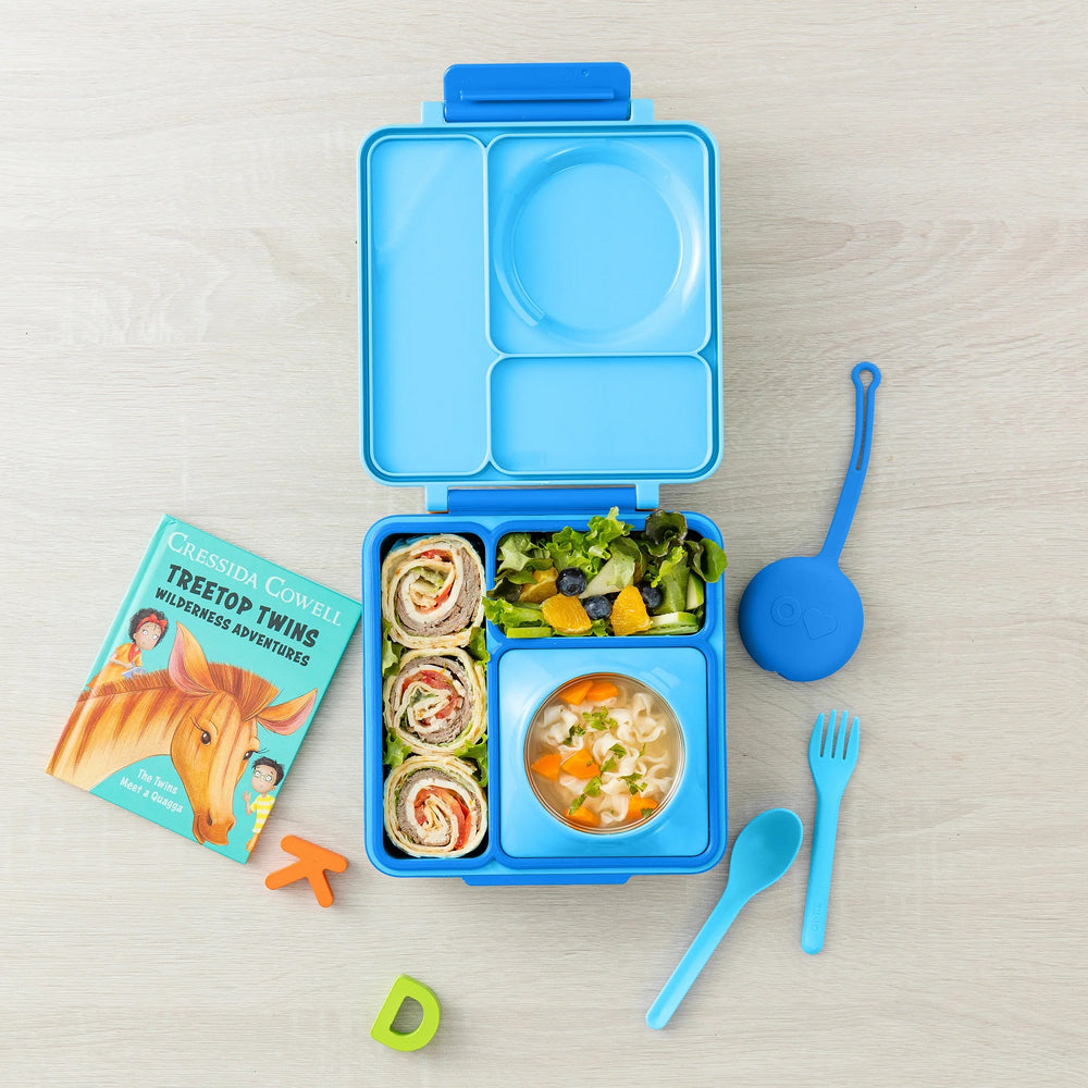 Lunchbox mit Thermoskanne OmieBox – Blue Sky in Blau mit mehreren Fächern und Edelstahl-Thermoeinsatz