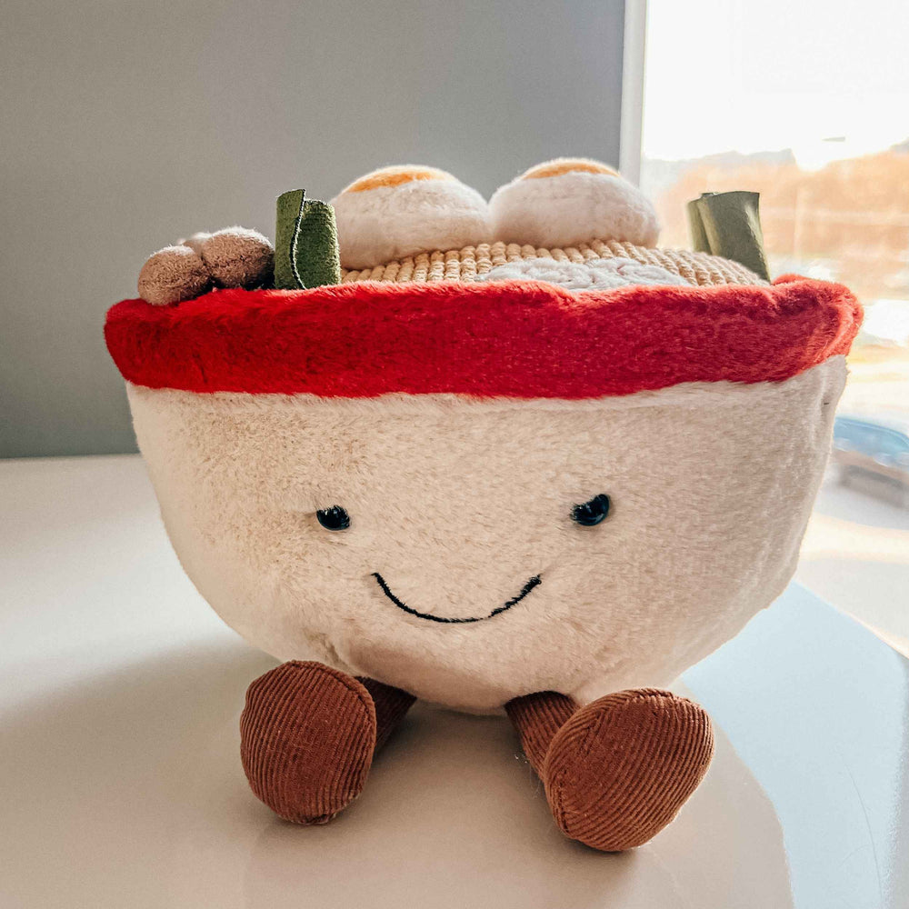 Jellycat Plüsch-Ramen-Suppe 17 cm Kuscheltier mit freundlichem Gesicht und Essstäbchen