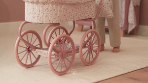 Kočárek pro panenky Soft Flowers – hluboký kočárek
