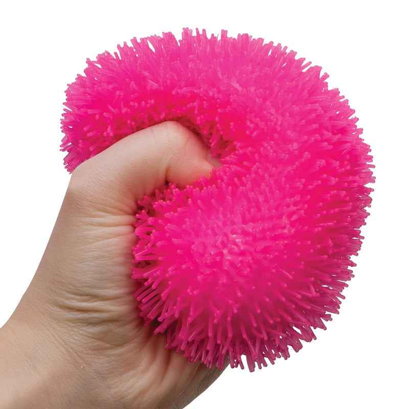 Lila sensorische Knete für Kinder in Form einer weichen, stacheligen Ballform für taktile Stimulation