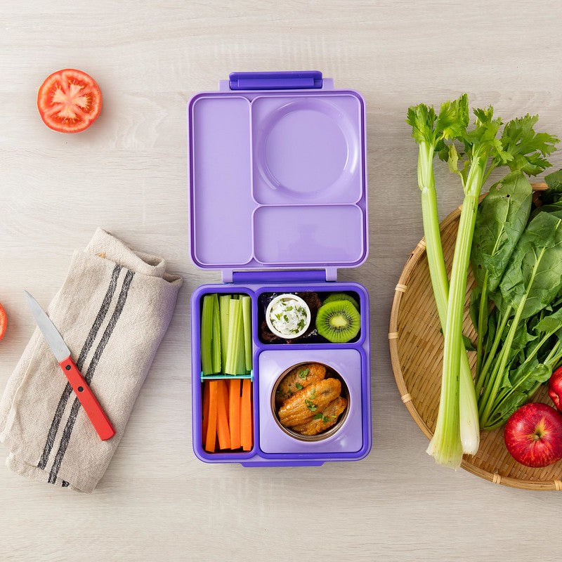 Lunchbox mit Thermoskanne OmieBox – Purple Plum in Lila mit mehreren Fächern und Edelstahl-Thermosbehälter