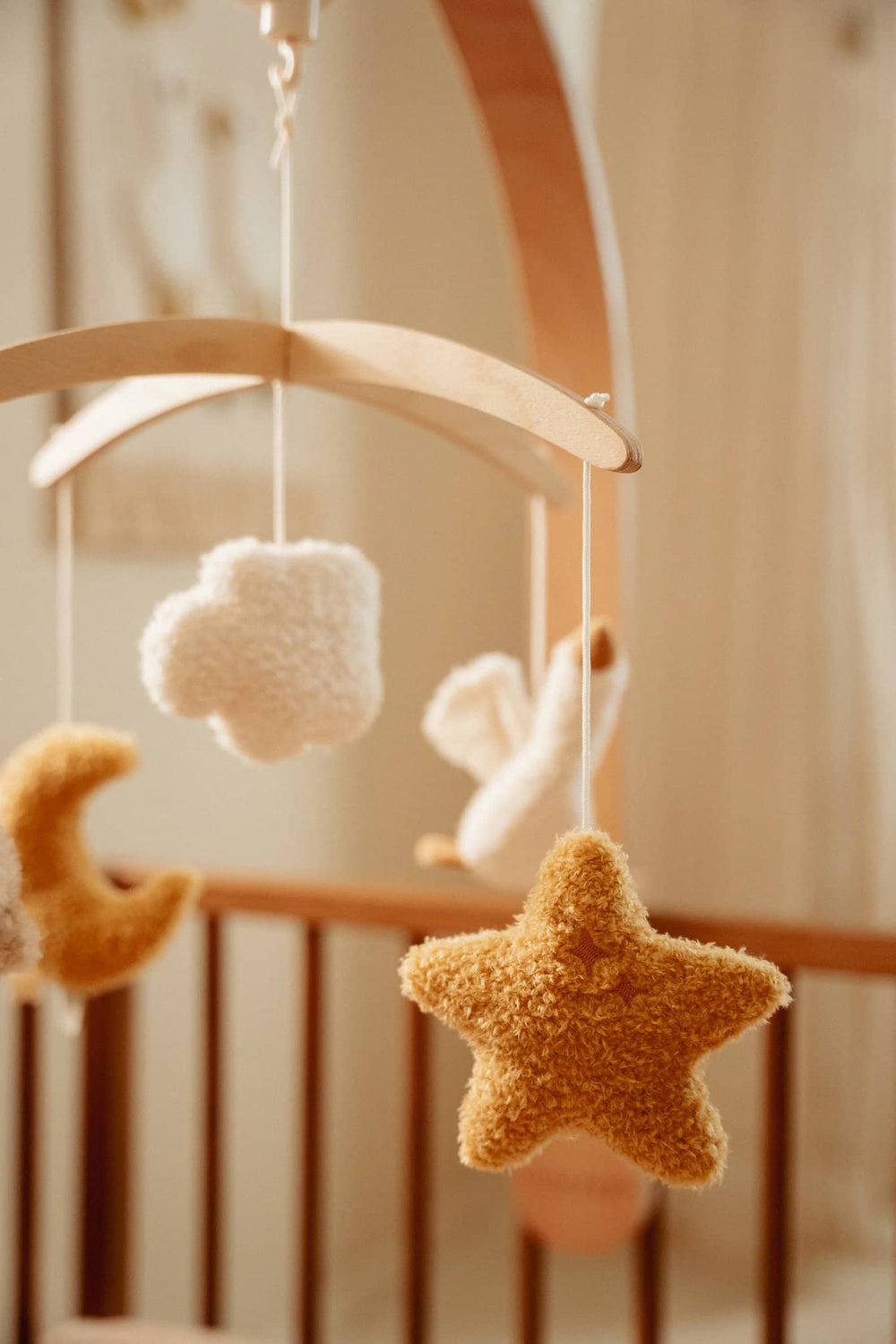 Dřevěný kolotoč nad postýlku – Newborn Naturals